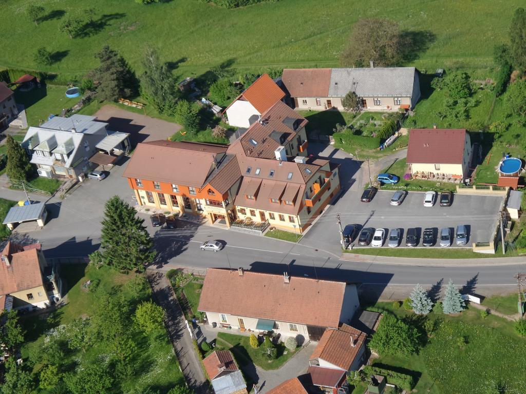 Hostinec U Hubalku Kostelec nad Orlici ภายนอก รูปภาพ